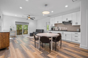 Modern Cabin Oaklawn in 10 min Private Patio